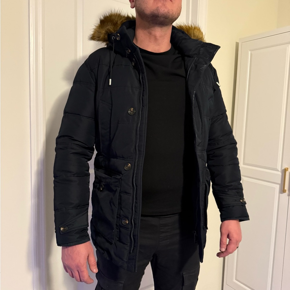 Zara Men's Black Puffer Jacket with Brown Faux Fur Hood